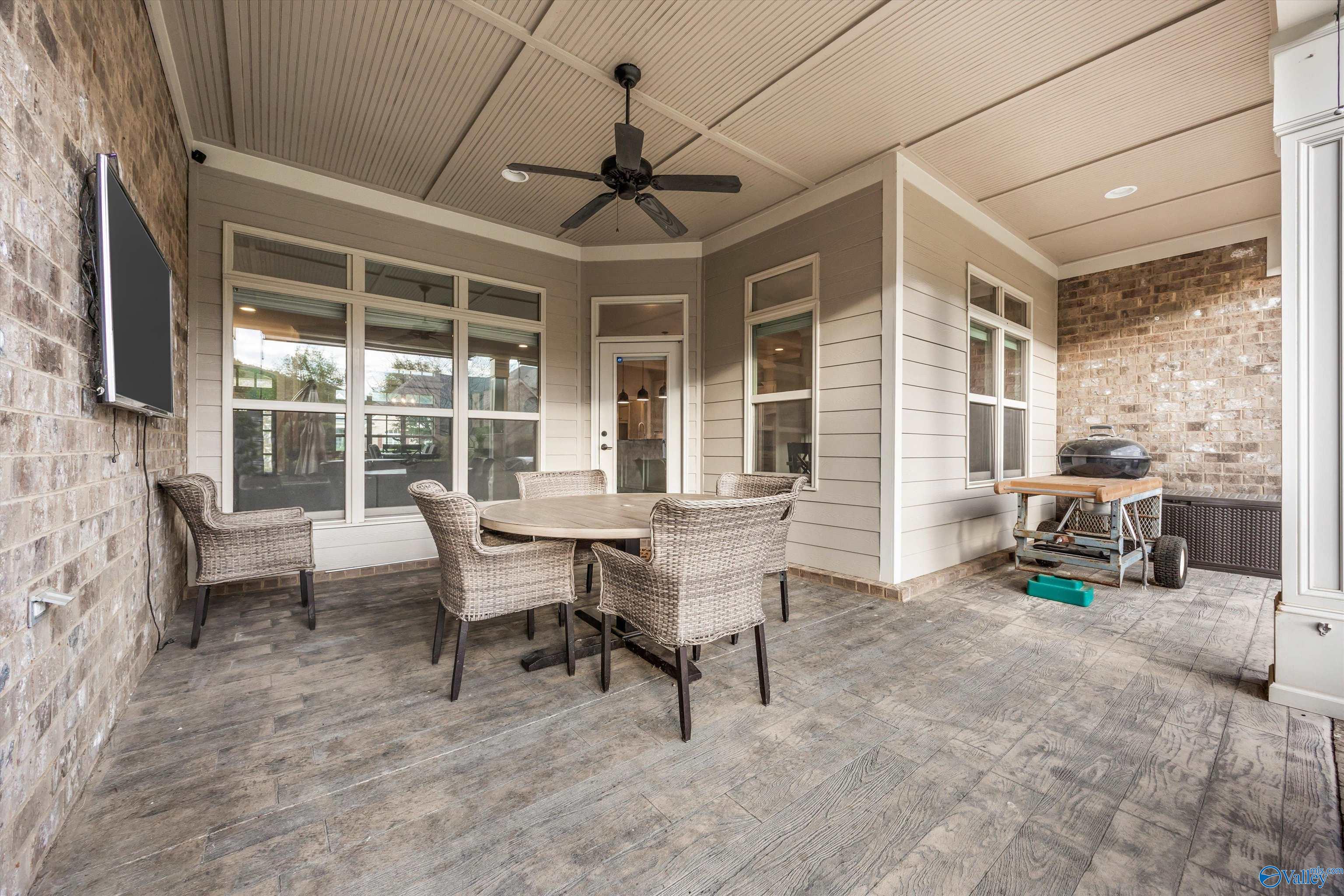 Gurley, Alabama, 35748, United States, 5 Bedrooms Bedrooms, ,4.5 BathroomsBathrooms,Residential,Forsale,2007711