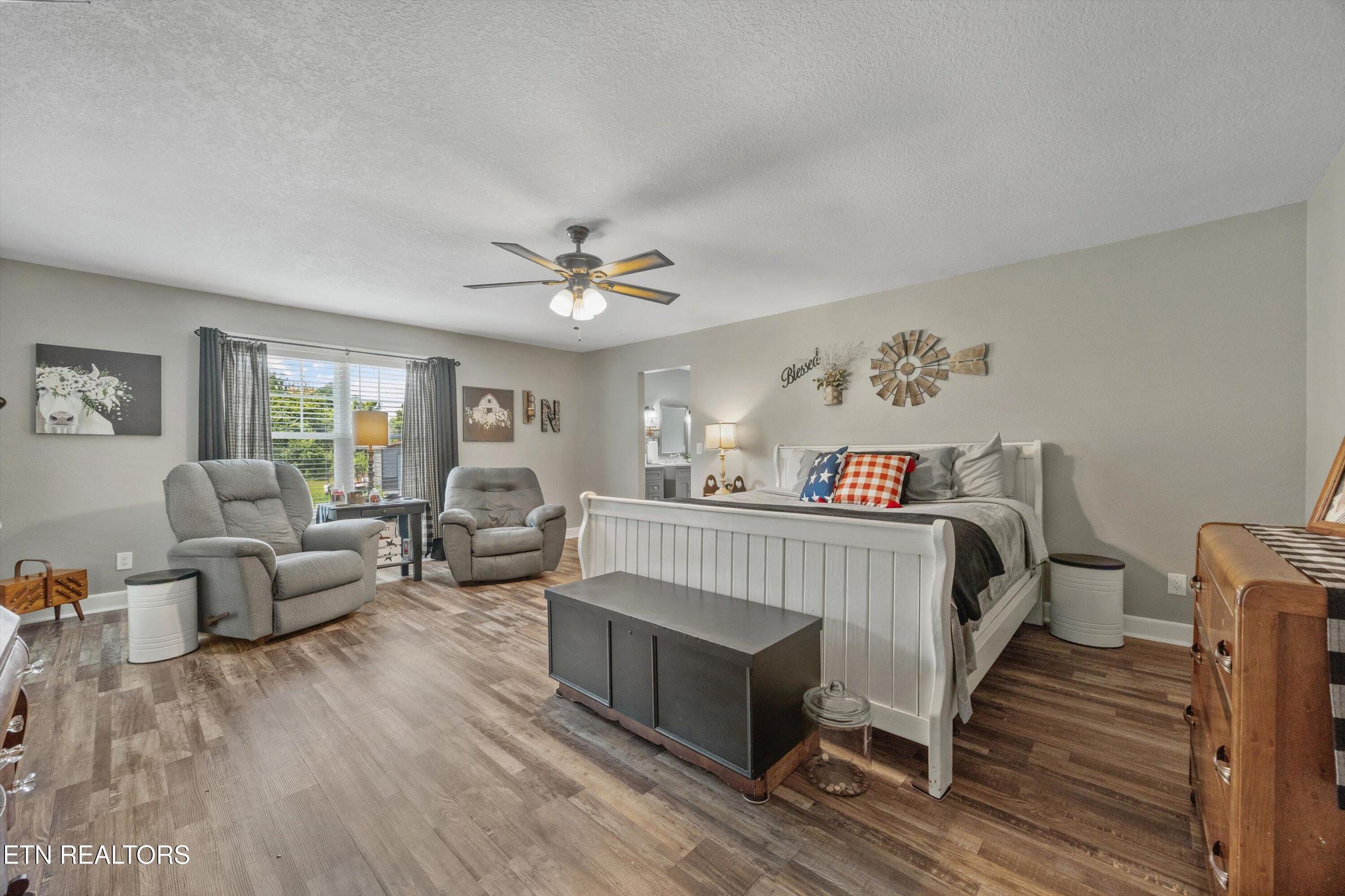 Sevierville, Tennessee, 37876, United States, 3 Bedrooms Bedrooms, ,4 BathroomsBathrooms,Residential,Forsale,1973590