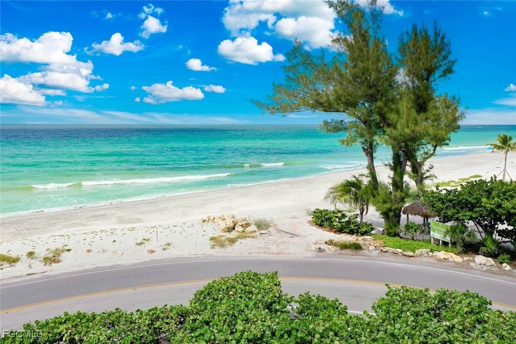 Captiva, Florida, 33924, United States, 4 Bedrooms Bedrooms, ,3.5 BathroomsBathrooms,Residential,Forsale,1971928