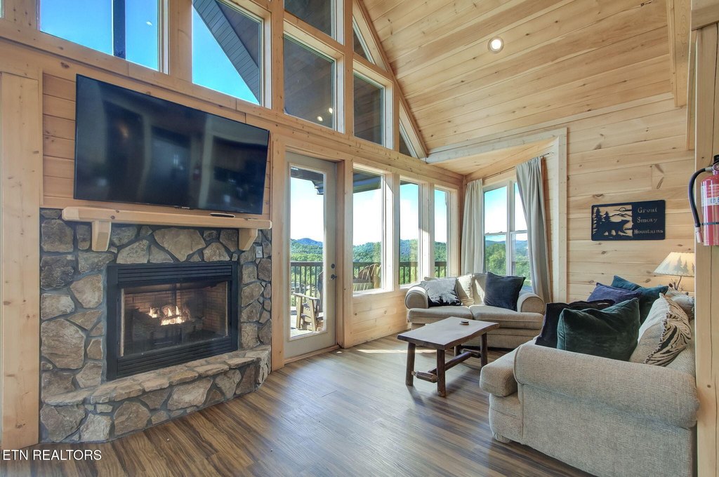 Sevierville, Tennessee, 37862, United States, 5 Bedrooms Bedrooms, ,4 BathroomsBathrooms,Residential,Forsale,1973603