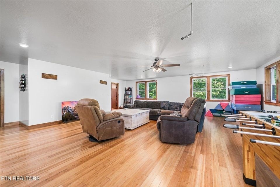 Deer Lodge, Tennessee, 37726, United States, 6 Bedrooms Bedrooms, ,2 BathroomsBathrooms,Residential,Forsale,1929820