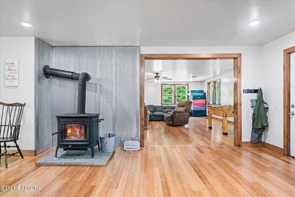 Deer Lodge, Tennessee, 37726, United States, 6 Bedrooms Bedrooms, ,2 BathroomsBathrooms,Residential,Forsale,1929820