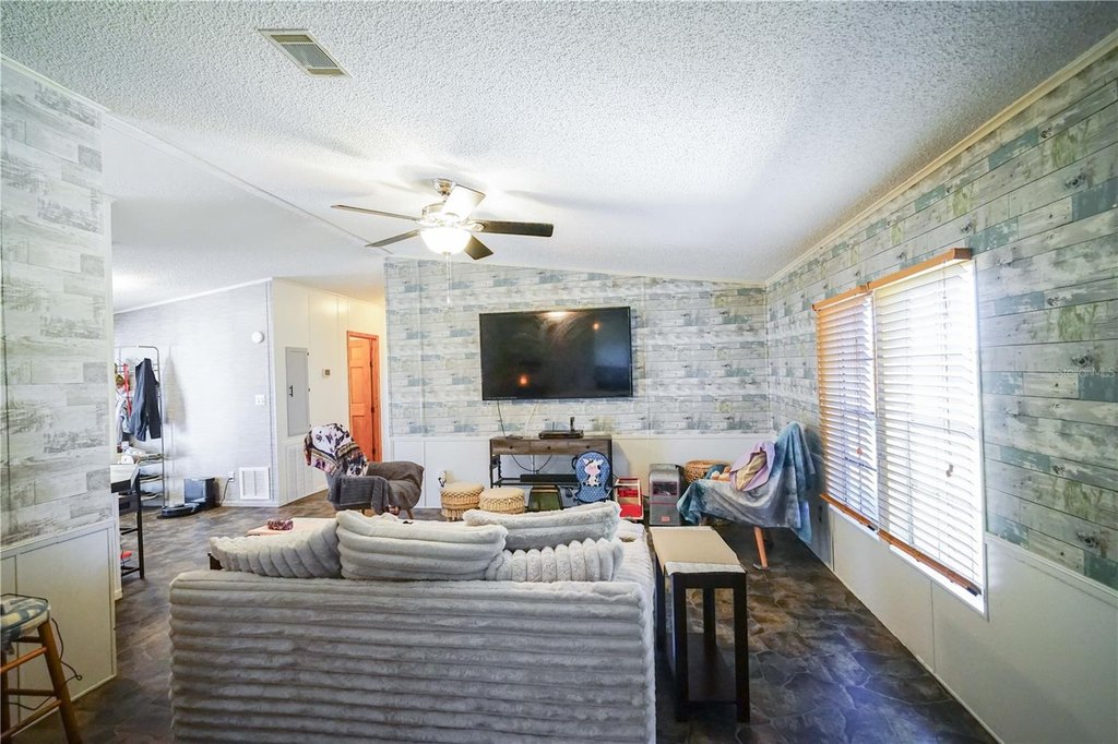 MORRISTON, Florida, 32668, United States, 4 Bedrooms Bedrooms, ,2 BathroomsBathrooms,Residential,Forsale,1994117