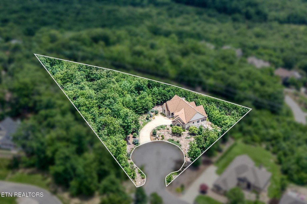 Crossville, Tennessee, 38558, United States, 4 Bedrooms Bedrooms, ,2.5 BathroomsBathrooms,Residential,Forsale,1929843