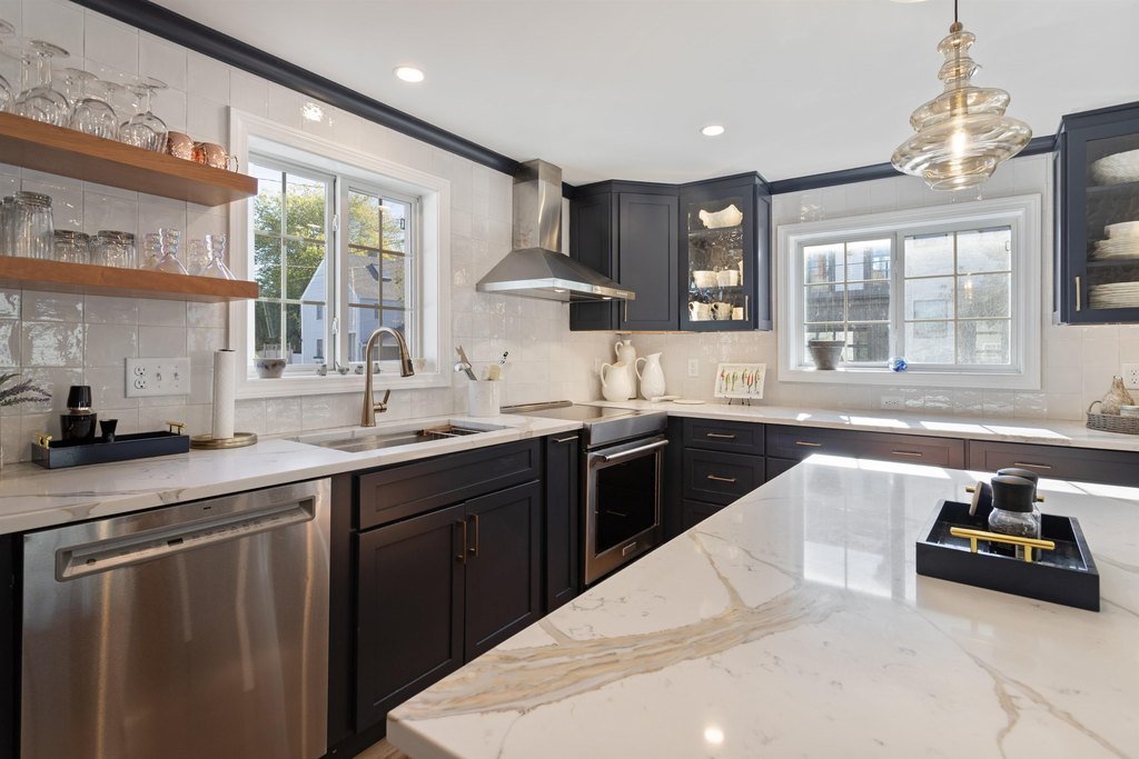 Portsmouth, New Hampshire, 03801, United States, 3 Bedrooms Bedrooms, ,2 BathroomsBathrooms,Residential,Forsale,2002416