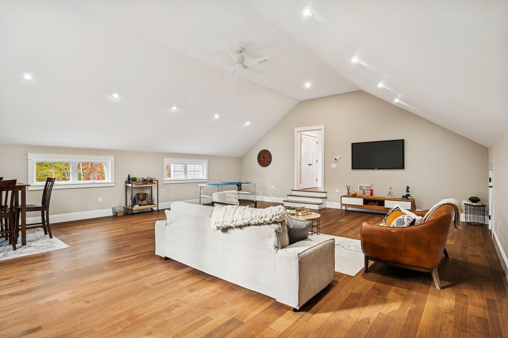 Newington, New Hampshire, 03801, United States, 4 Bedrooms Bedrooms, ,4.5 BathroomsBathrooms,Residential,Forsale,2002401