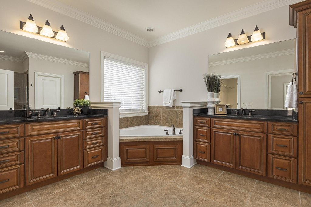 Chattanooga, Tennessee, 37415, United States, 4 Bedrooms Bedrooms, ,2.5 BathroomsBathrooms,Residential,Forsale,1995340