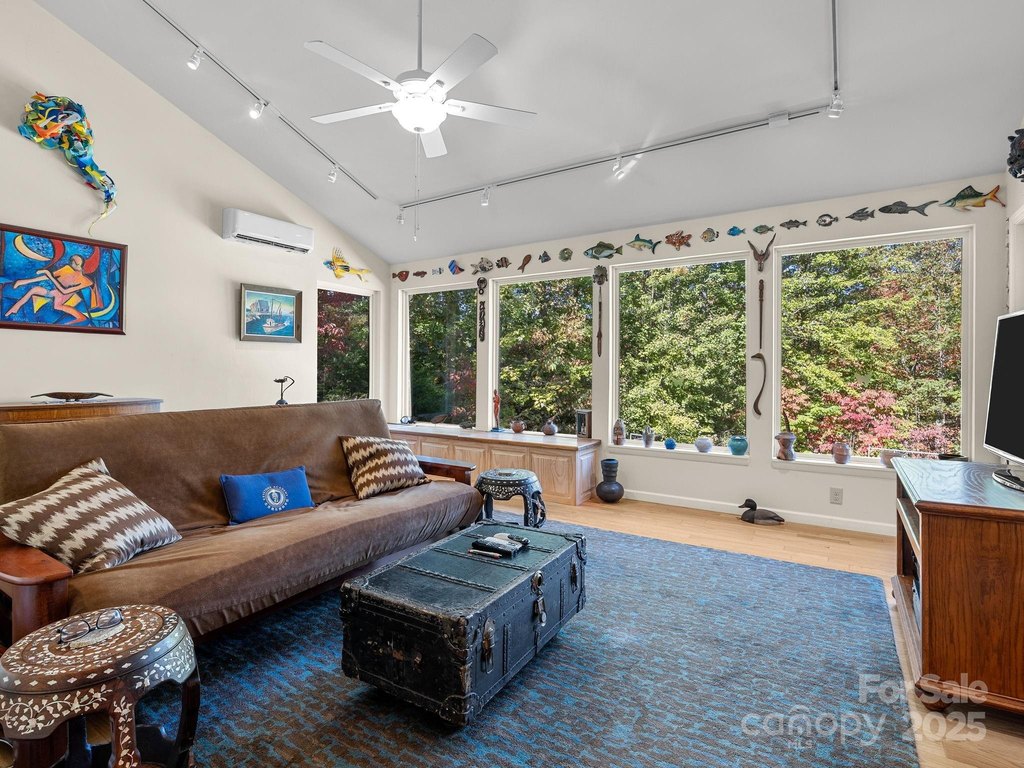 Landrum, South Carolina, 29356, United States, 2 Bedrooms Bedrooms, ,2.5 BathroomsBathrooms,Residential,Forsale,2004298