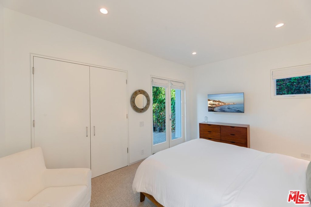 MALIBU, California, 90265, United States, 4 Bedrooms Bedrooms, ,5.5 BathroomsBathrooms,Residential,Forsale,2001427