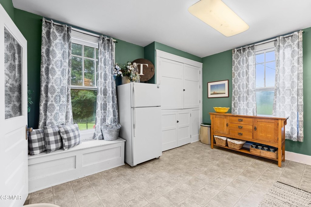 Dandridge, Tennessee, 37725, United States, 3 Bedrooms Bedrooms, ,2 BathroomsBathrooms,Residential,Forsale,1988735