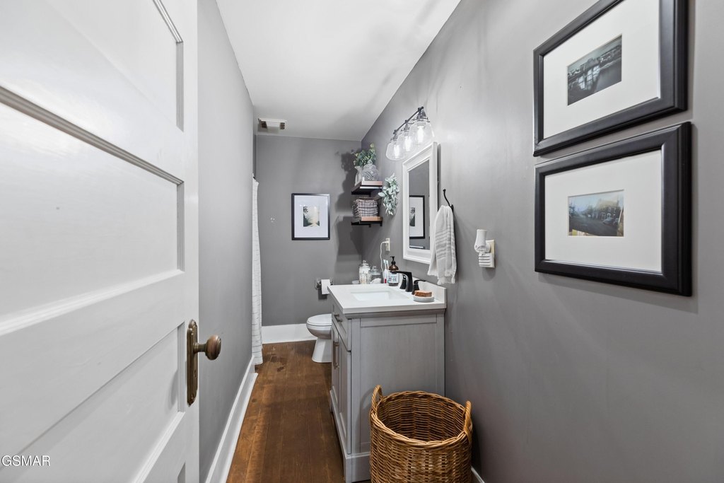 Dandridge, Tennessee, 37725, United States, 3 Bedrooms Bedrooms, ,2 BathroomsBathrooms,Residential,Forsale,1988735