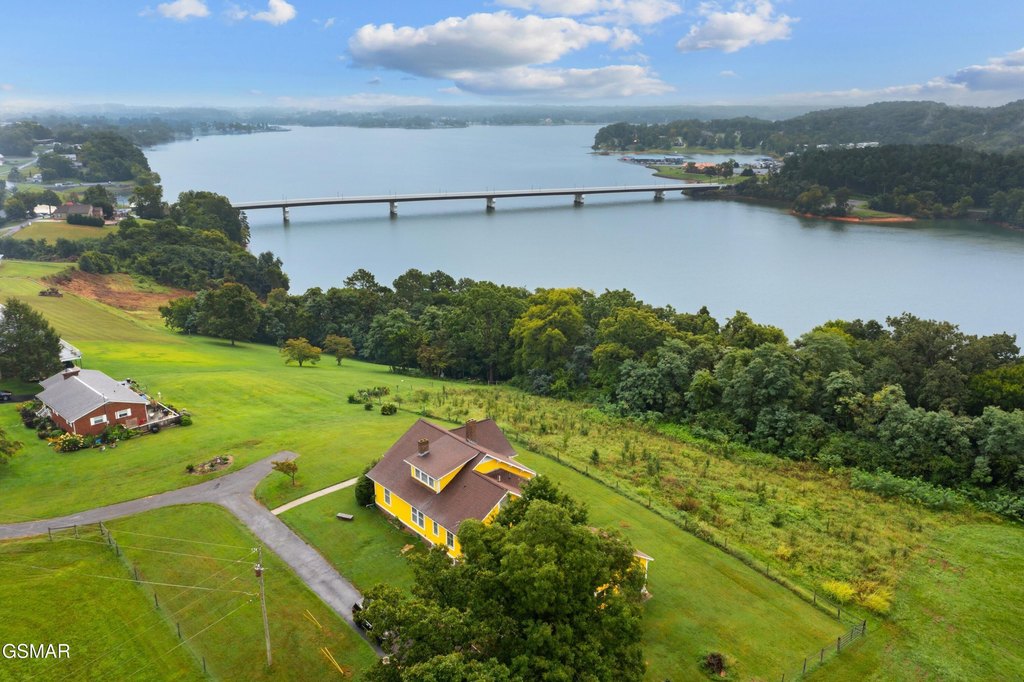 Dandridge, Tennessee, 37725, United States, 3 Bedrooms Bedrooms, ,2 BathroomsBathrooms,Residential,Forsale,1988735