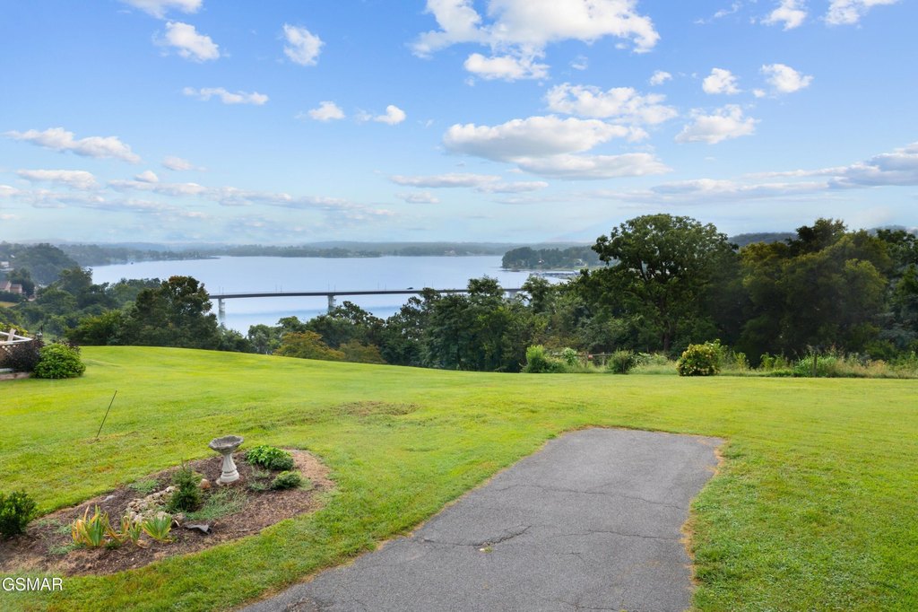 Dandridge, Tennessee, 37725, United States, 3 Bedrooms Bedrooms, ,2 BathroomsBathrooms,Residential,Forsale,1988735