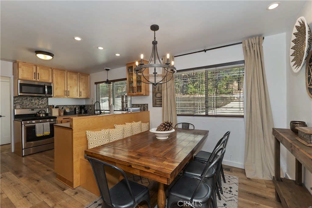 Lake Arrowhead, California, 92352, United States, 4 Bedrooms Bedrooms, ,2 BathroomsBathrooms,Residential,Forsale,1934027