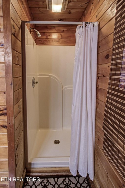 Sevierville, Tennessee, 37862, United States, 2 Bedrooms Bedrooms, ,3 BathroomsBathrooms,Residential,Forsale,1973611