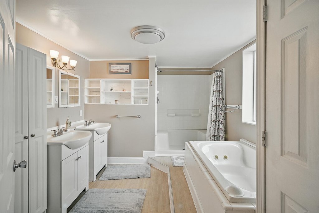 Monmouth, Maine, 04259, United States, 4 Bedrooms Bedrooms, ,3 BathroomsBathrooms,Residential,Forsale,2010606