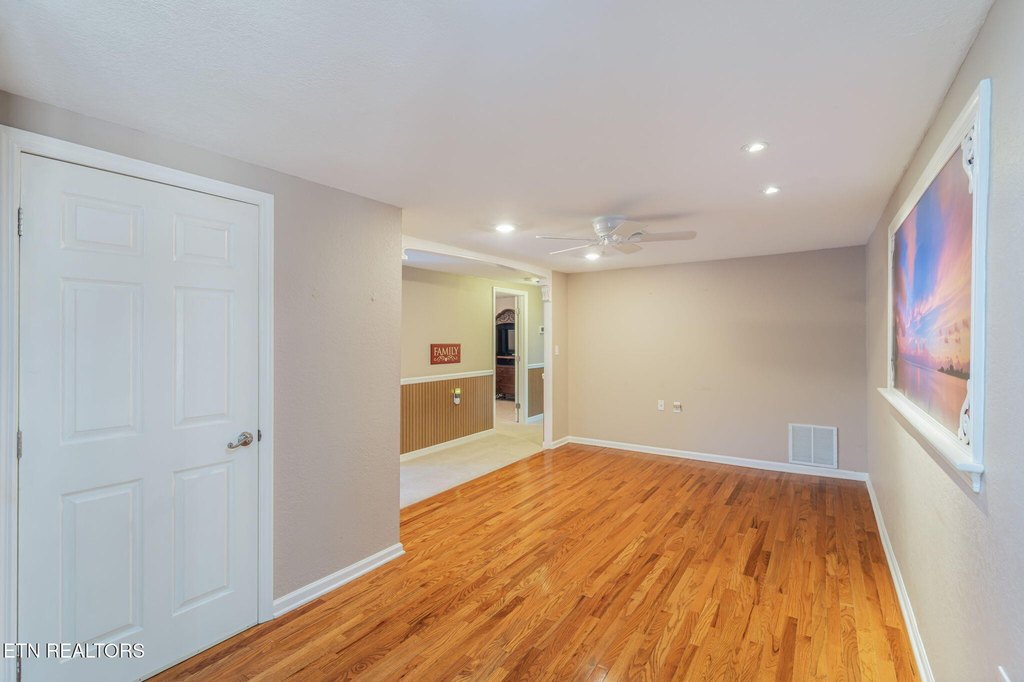 Lenoir City, Tennessee, 37772, United States, 3 Bedrooms Bedrooms, ,3 BathroomsBathrooms,Residential,Forsale,1973613