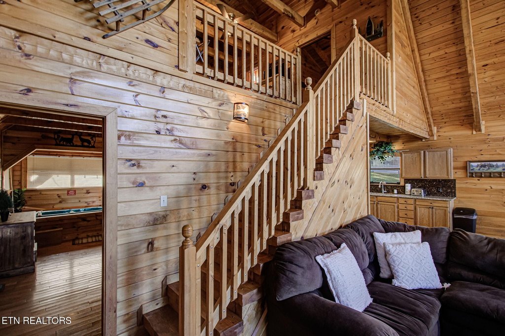 Sevierville, Tennessee, 37862, United States, 2 Bedrooms Bedrooms, ,3 BathroomsBathrooms,Residential,Forsale,1973610