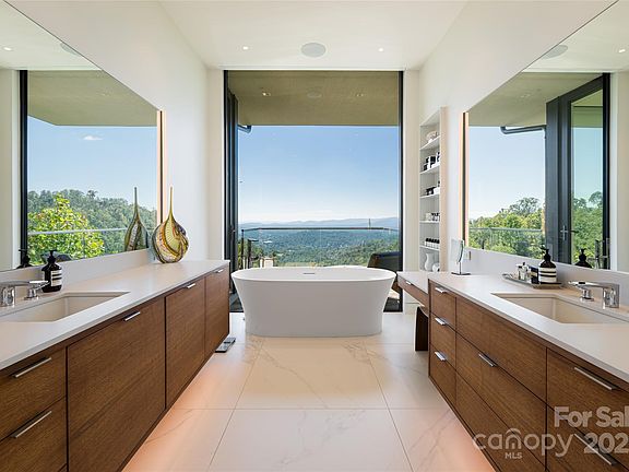 Asheville, North Carolina, 28804, United States, 4 Bedrooms Bedrooms, ,3 BathroomsBathrooms,Residential,Forsale,1986014