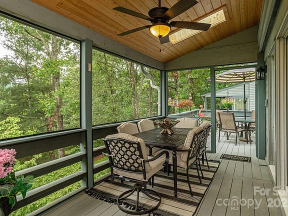 Flat Rock, North Carolina, 28731, United States, 3 Bedrooms Bedrooms, ,3 BathroomsBathrooms,Residential,Forsale,1985999