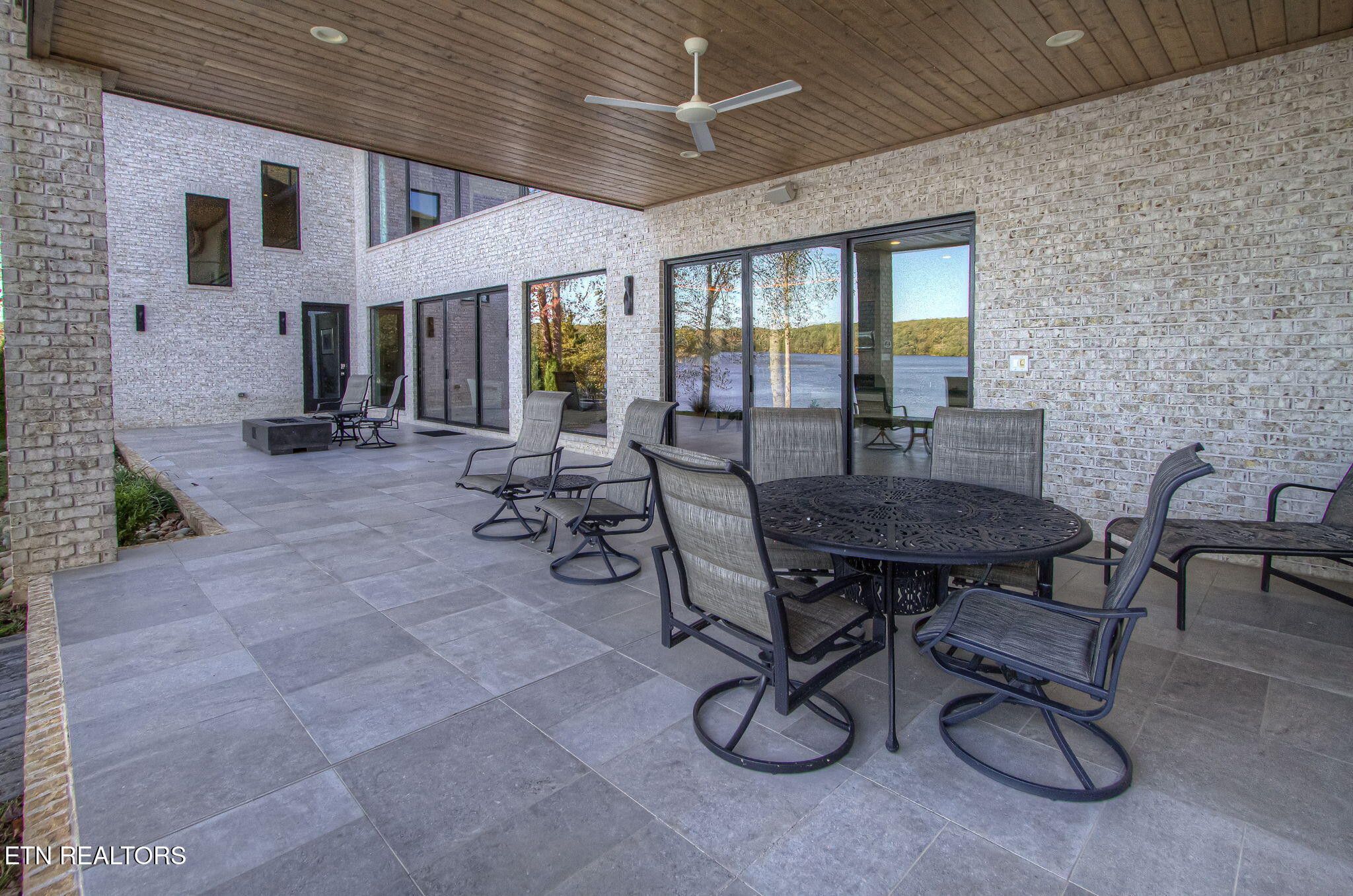 Loudon, Tennessee, 37774, United States, 5 Bedrooms Bedrooms, ,4 BathroomsBathrooms,Residential,Forsale,1973614