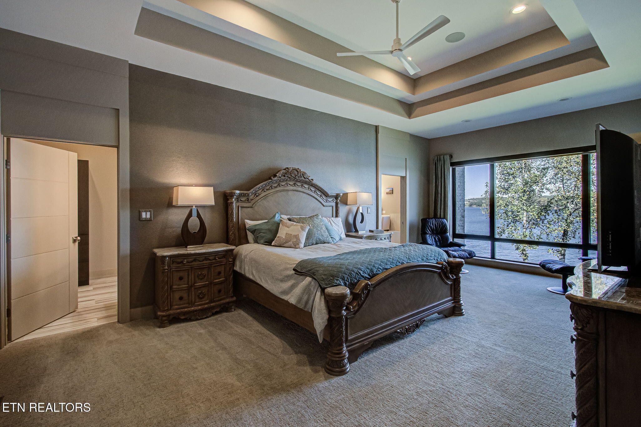 Loudon, Tennessee, 37774, United States, 5 Bedrooms Bedrooms, ,4 BathroomsBathrooms,Residential,Forsale,1973614