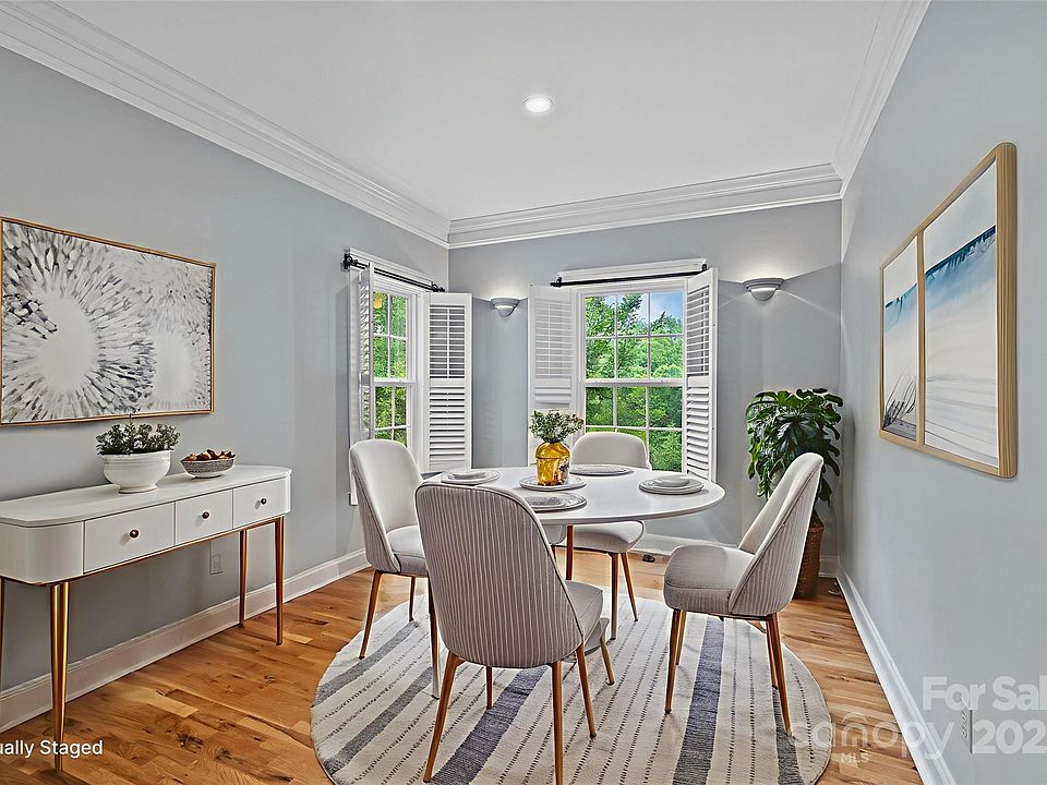 Hendersonville, North Carolina, 28739, United States, 3 Bedrooms Bedrooms, ,3 BathroomsBathrooms,Residential,Forsale,1986001