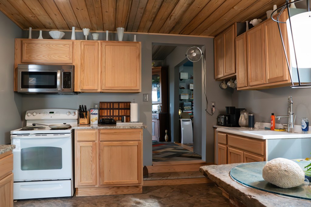 Doyle, Tennessee, 38559, United States, 3 Bedrooms Bedrooms, ,3 BathroomsBathrooms,Residential,Forsale,1996606