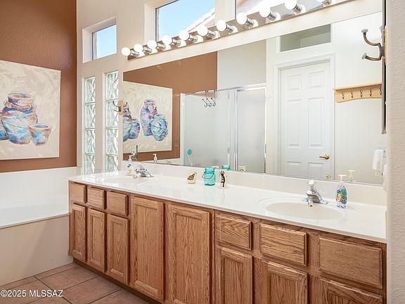 Oro Valley, Arizona, 85755, United States, 2 Bedrooms Bedrooms, ,3 BathroomsBathrooms,Residential,Forsale,1990094