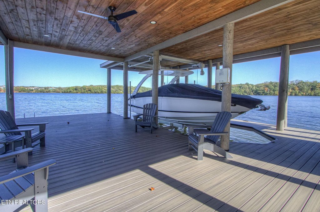 Loudon, Tennessee, 37774, United States, 5 Bedrooms Bedrooms, ,4.5 BathroomsBathrooms,Residential,Forsale,1999436