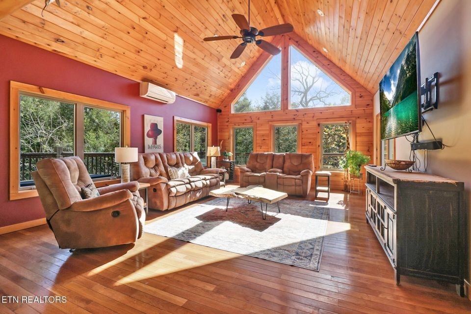 Jamestown, Tennessee, 38556, United States, 4 Bedrooms Bedrooms, ,3 BathroomsBathrooms,Residential,Forsale,2010942