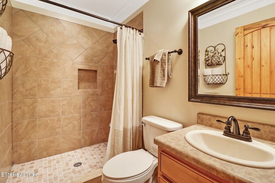 Jamestown, Tennessee, 38556, United States, 4 Bedrooms Bedrooms, ,3 BathroomsBathrooms,Residential,Forsale,2010942