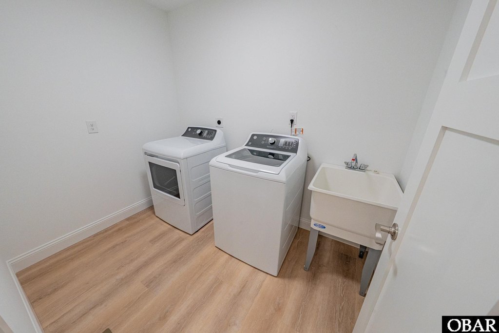 Salvo, North Carolina, 27972, United States, 8 Bedrooms Bedrooms, ,8.5 BathroomsBathrooms,Residential,Forsale,2004892