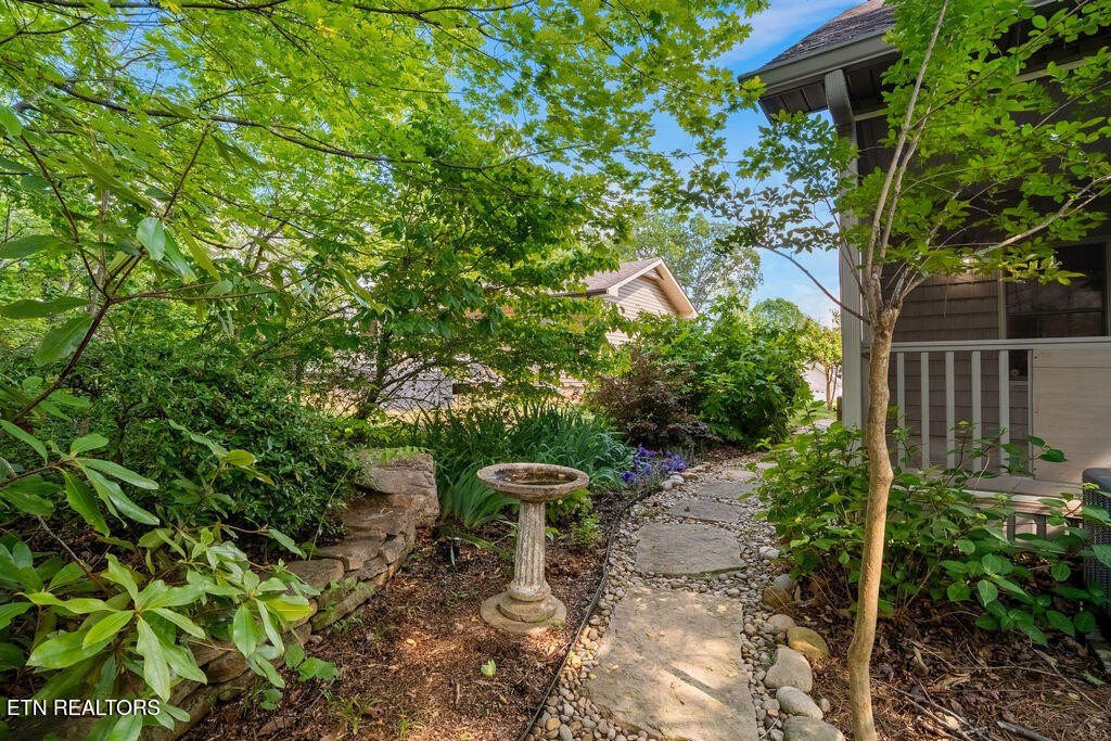 Loudon, Tennessee, 37774, United States, 3 Bedrooms Bedrooms, ,3 BathroomsBathrooms,Residential,Forsale,1893719