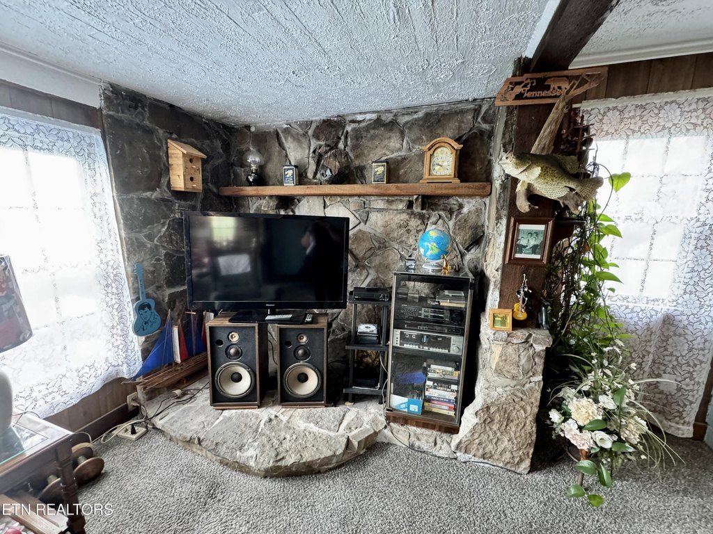 Crossville, Tennessee, 38571, United States, 4 Bedrooms Bedrooms, ,2 BathroomsBathrooms,Residential,Forsale,1996591