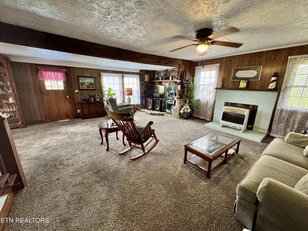 Crossville, Tennessee, 38571, United States, 4 Bedrooms Bedrooms, ,2 BathroomsBathrooms,Residential,Forsale,1996591