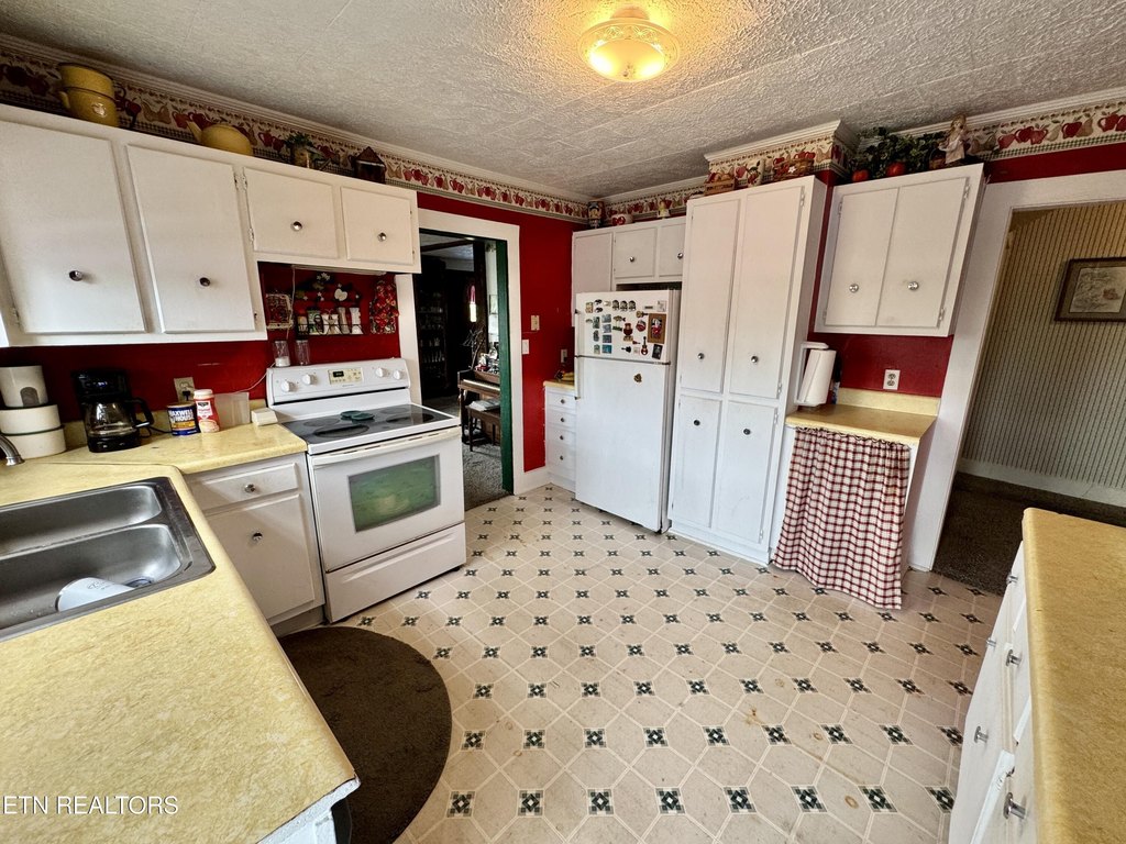 Crossville, Tennessee, 38571, United States, 4 Bedrooms Bedrooms, ,2 BathroomsBathrooms,Residential,Forsale,1996591