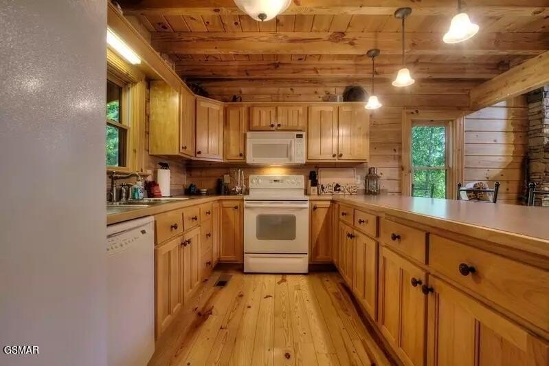 Sevierville, Tennessee, 37862, United States, 3 Bedrooms Bedrooms, ,2 BathroomsBathrooms,Residential,Forsale,1999446