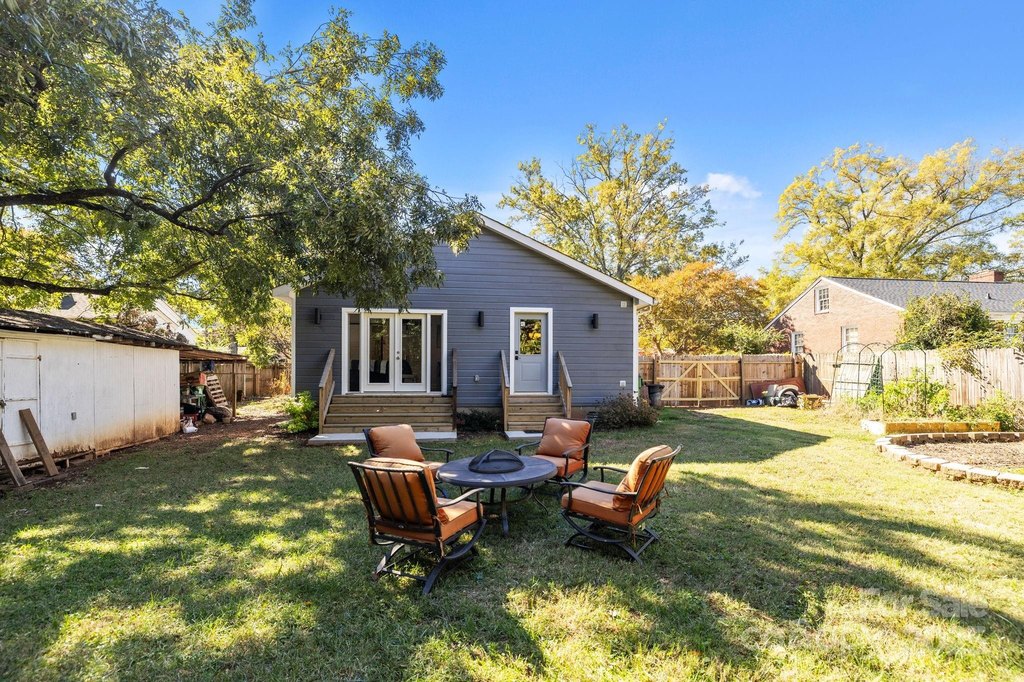 Charlotte, North Carolina, 28205, United States, 2 Bedrooms Bedrooms, ,2 BathroomsBathrooms,Residential,Forsale,2004560