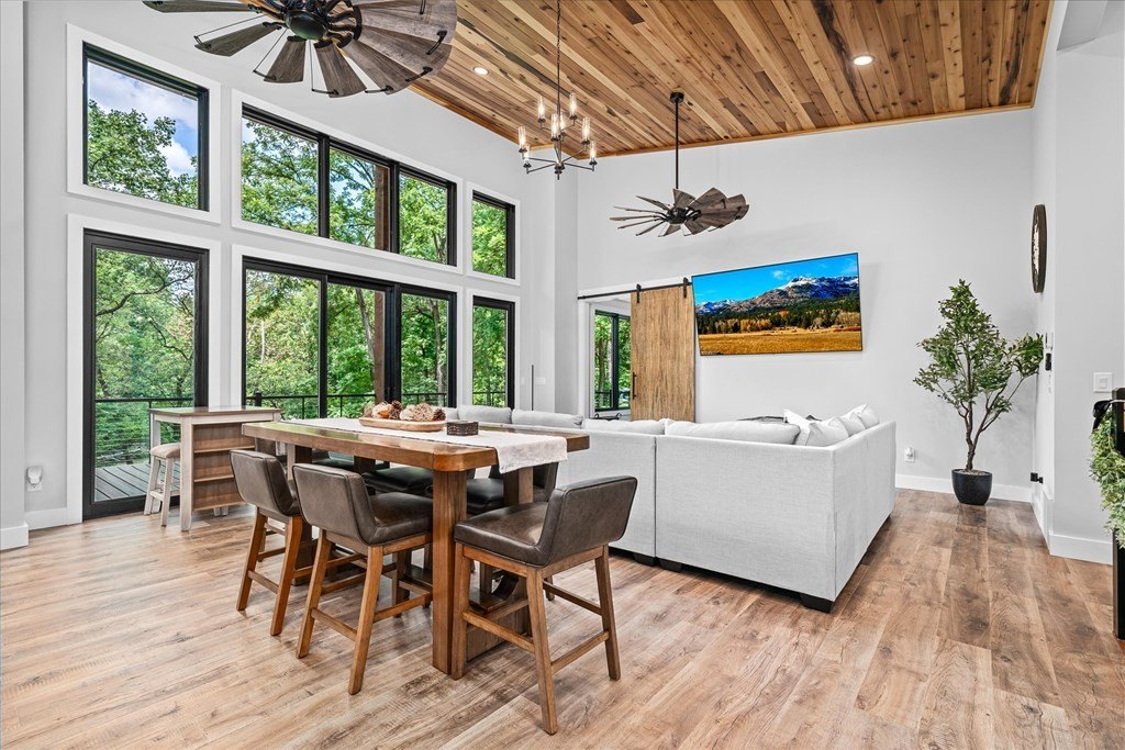 Byrdstown, Tennessee, 38549, United States, 3 Bedrooms Bedrooms, ,4 BathroomsBathrooms,Residential,Forsale,1929851