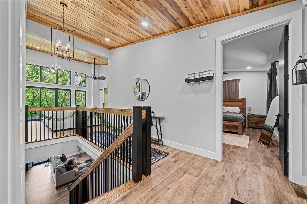 Byrdstown, Tennessee, 38549, United States, 3 Bedrooms Bedrooms, ,4 BathroomsBathrooms,Residential,Forsale,1929851