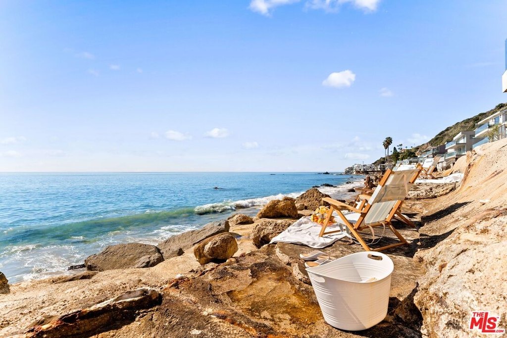 Malibu, California, 90265, United States, 3 Bedrooms Bedrooms, ,2.5 BathroomsBathrooms,Residential,Forsale,2009631