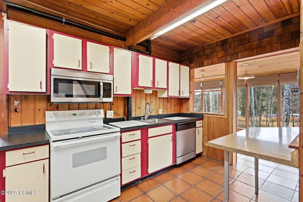 Park City, Utah, 84098, United States, 2 Bedrooms Bedrooms, ,1 BathroomBathrooms,Residential,Forsale,2004730