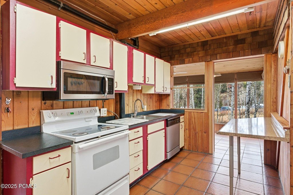 Park City, Utah, 84098, United States, 2 Bedrooms Bedrooms, ,1 BathroomBathrooms,Residential,Forsale,2004730