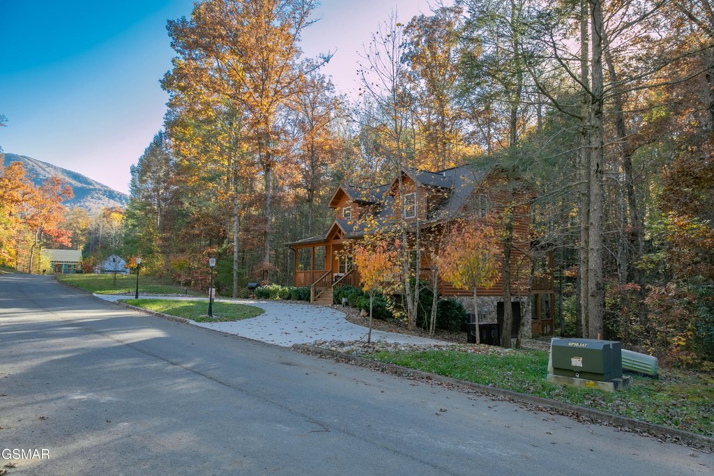 Sevierville, Tennessee, 37862, United States, 2 Bedrooms Bedrooms, ,2.5 BathroomsBathrooms,Residential,Forsale,1999461