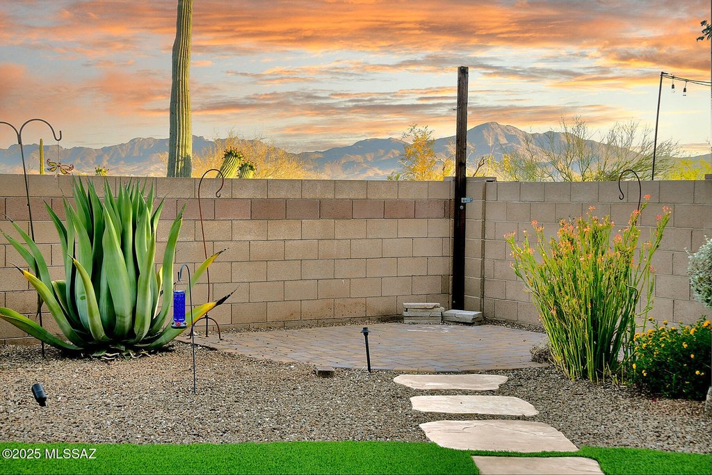 Tucson, Arizona, 85742, United States, 5 Bedrooms Bedrooms, ,3 BathroomsBathrooms,Residential,Forsale,2007360