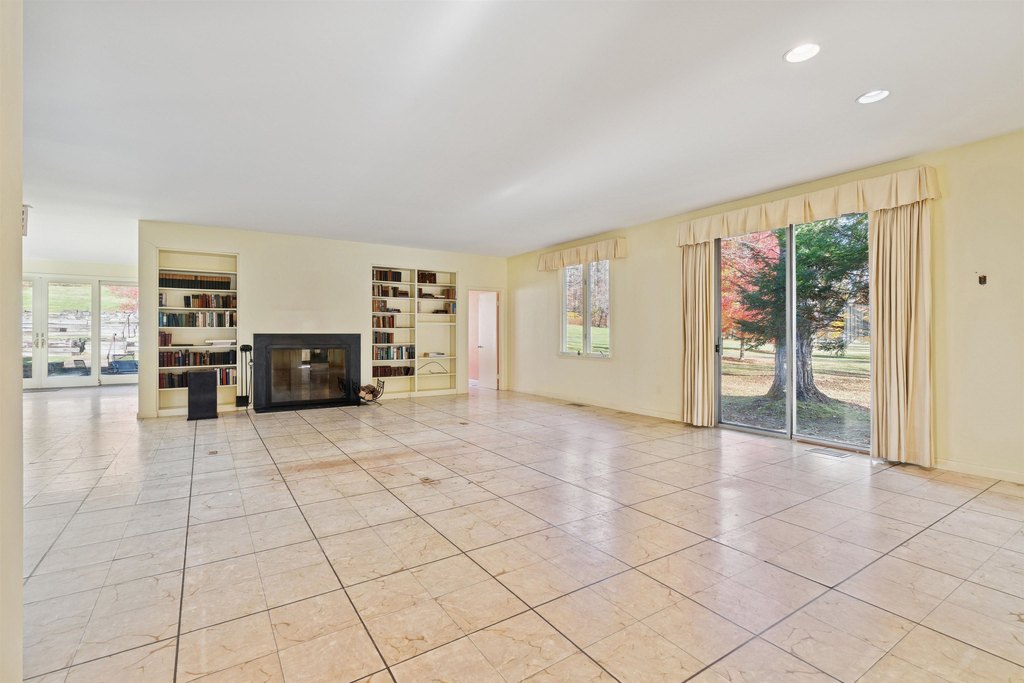 Woodstock, Vermont, 05091, United States, 2 Bedrooms Bedrooms, ,3.5 BathroomsBathrooms,Residential,Forsale,1999507