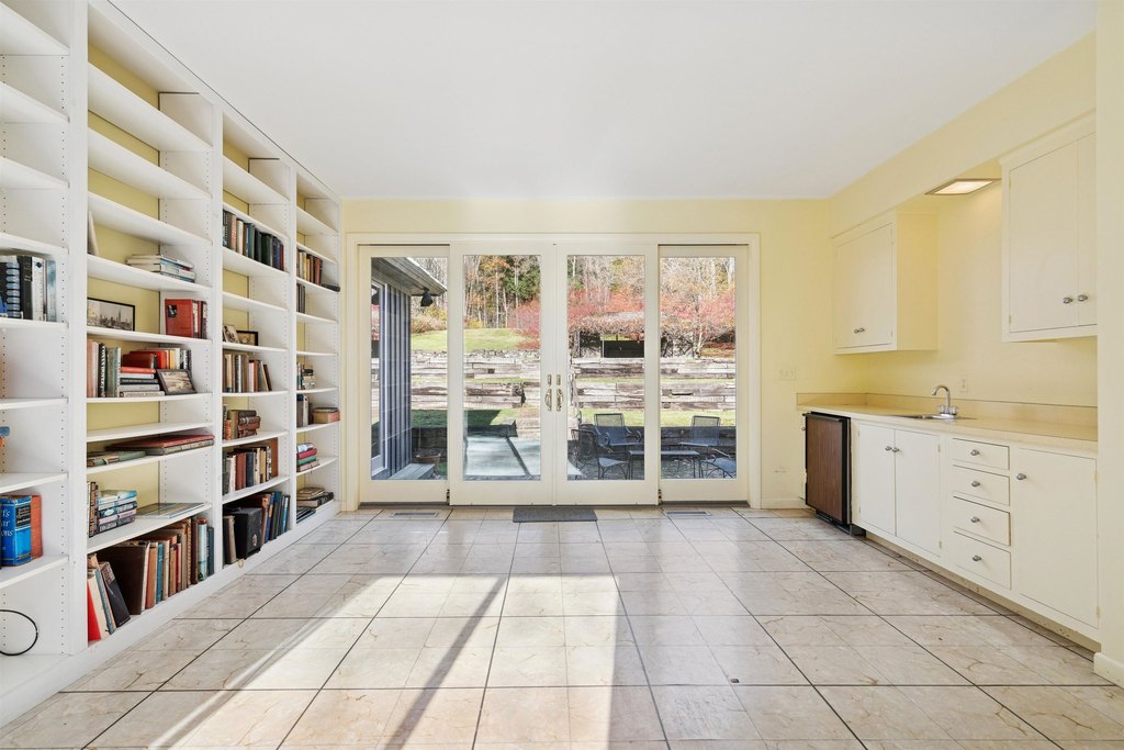 Woodstock, Vermont, 05091, United States, 2 Bedrooms Bedrooms, ,3.5 BathroomsBathrooms,Residential,Forsale,1999507