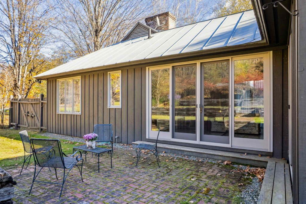 Woodstock, Vermont, 05091, United States, 2 Bedrooms Bedrooms, ,3.5 BathroomsBathrooms,Residential,Forsale,1999507