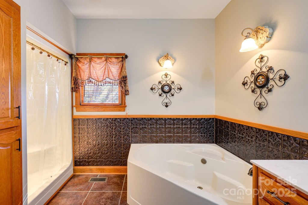 Newton, North Carolina, 28658, United States, 3 Bedrooms Bedrooms, ,2.5 BathroomsBathrooms,Residential,Forsale,2007721